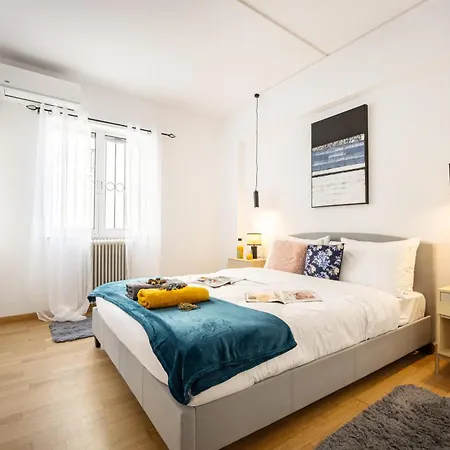 Acropolis Retreat In Style Apartment